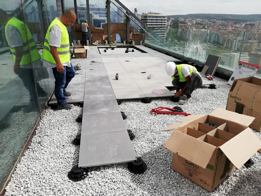 Yükseltilmiş döşeme panel ve sistem görseli