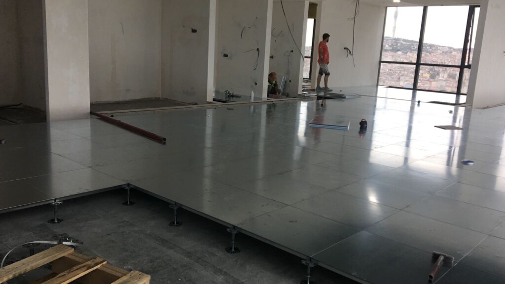Yükseltilmiş döşeme panel ve sistem görseli