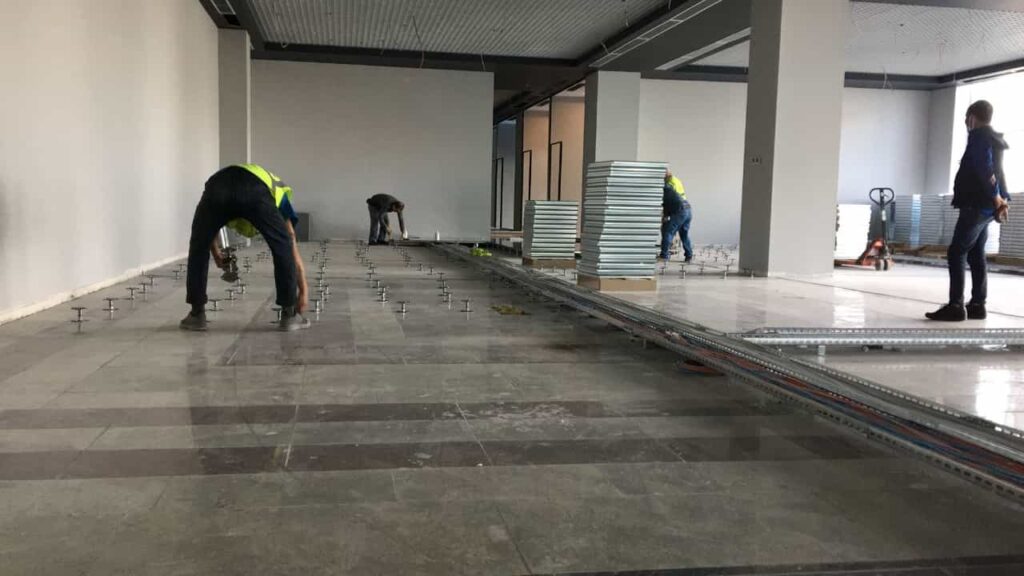 Yükseltilmiş döşeme panel ve sistem görseli